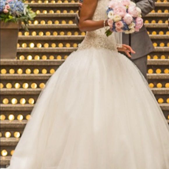 Pnina Tornai Kleinfeld Wedding Gown! - Picture 3 of 3